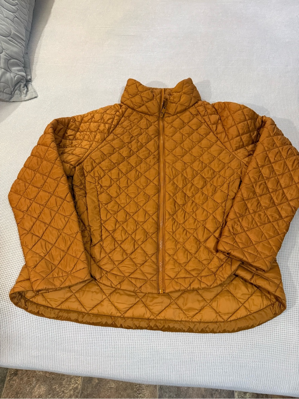 Athleta Puffer Jacket. Great condition, option to offers!